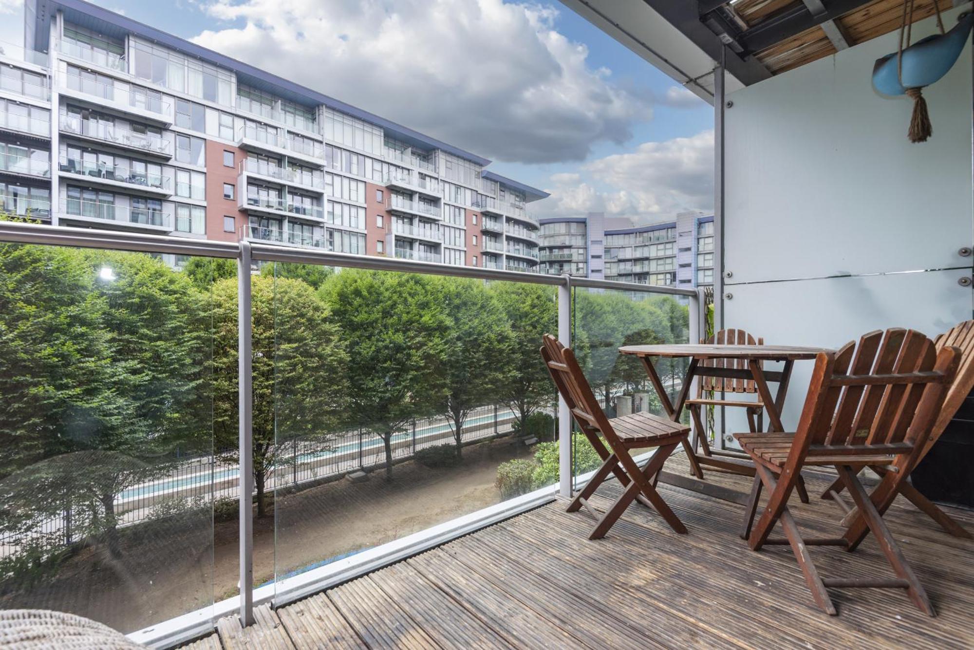 Riverside Apartment Londen Buitenkant foto